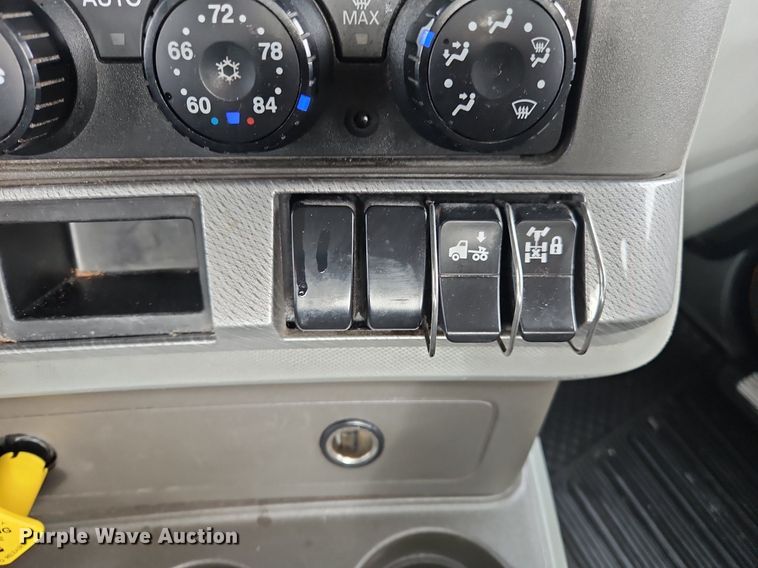 image for item NZ9133 2019 Kenworth  T680 semi truck