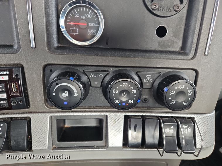 image for item NZ9133 2019 Kenworth  T680 semi truck