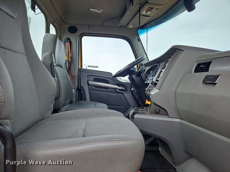 image for item NZ9133 2019 Kenworth  T680 semi truck