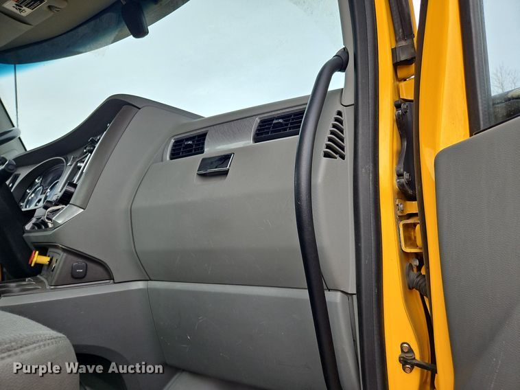 image for item NZ9133 2019 Kenworth  T680 semi truck