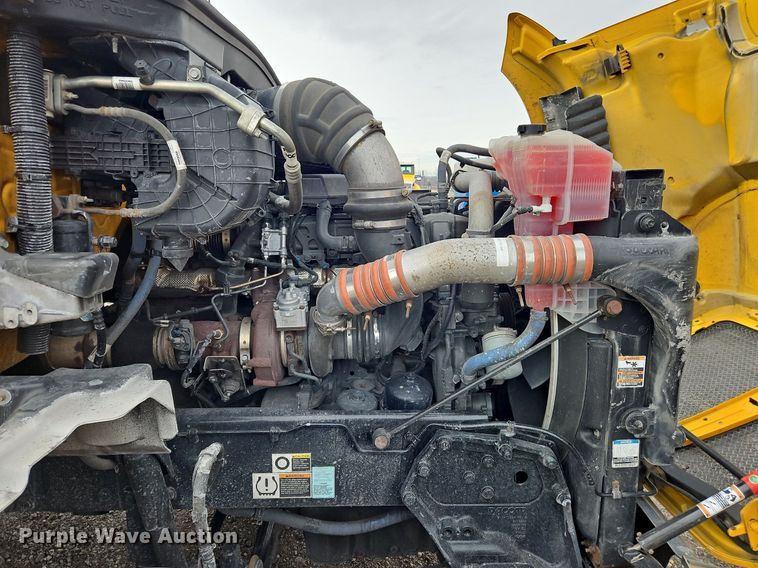 image for item NZ9133 2019 Kenworth  T680 semi truck