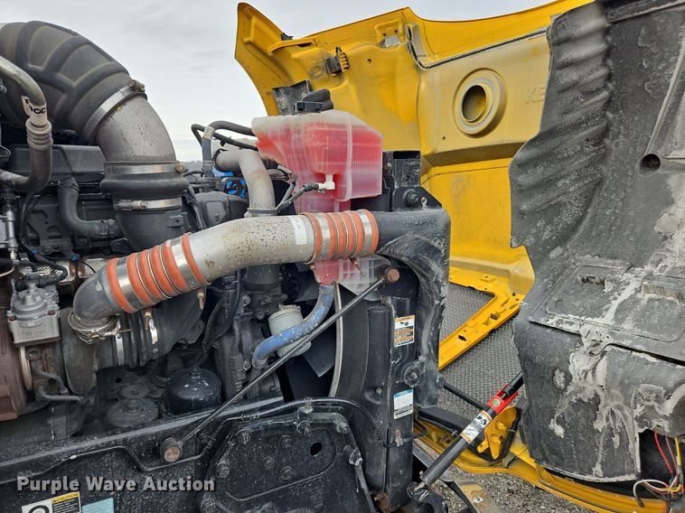 image for item NZ9133 2019 Kenworth  T680 semi truck