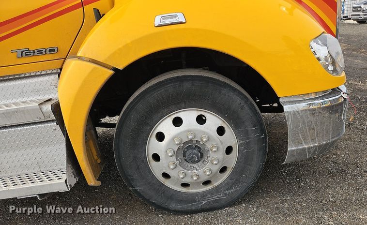 image for item NZ9133 2019 Kenworth  T680 semi truck