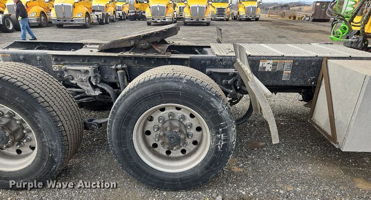 image for item NZ9133 2019 Kenworth  T680 semi truck
