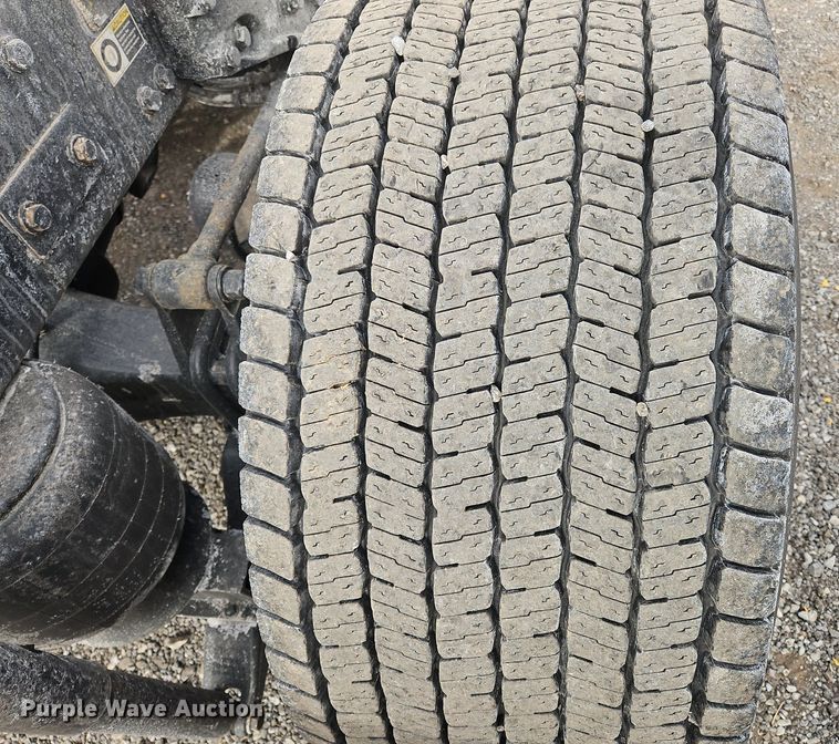 image for item NZ9133 2019 Kenworth  T680 semi truck