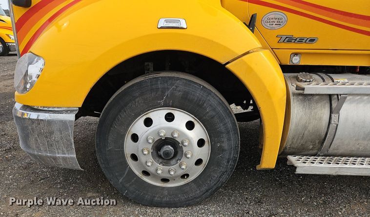 image for item NZ9133 2019 Kenworth  T680 semi truck