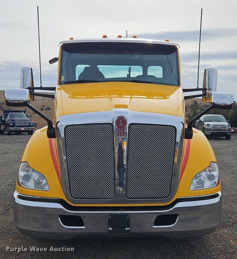 image for item NZ9135 2019 Kenworth  T680 semi truck