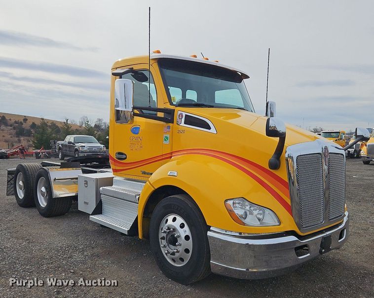 image for item NZ9135 2019 Kenworth  T680 semi truck