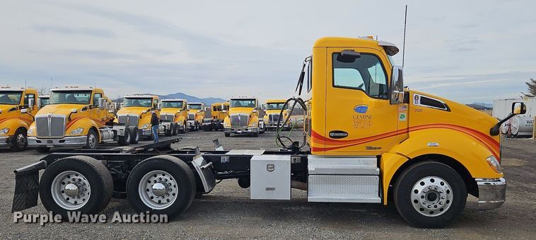 image for item NZ9135 2019 Kenworth  T680 semi truck