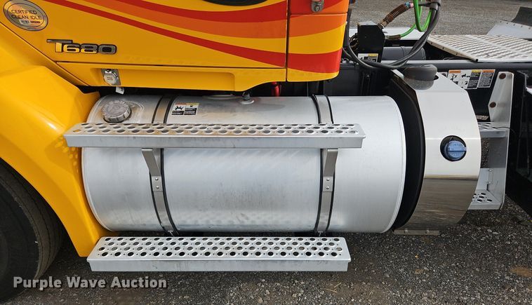 image for item NZ9135 2019 Kenworth  T680 semi truck