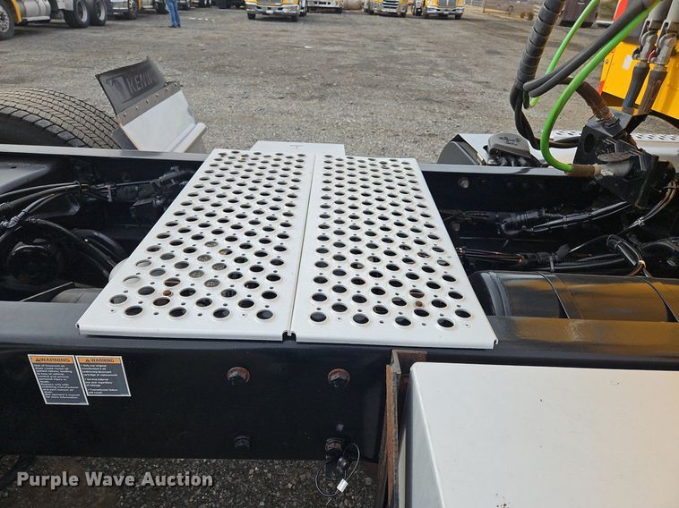 image for item NZ9135 2019 Kenworth  T680 semi truck