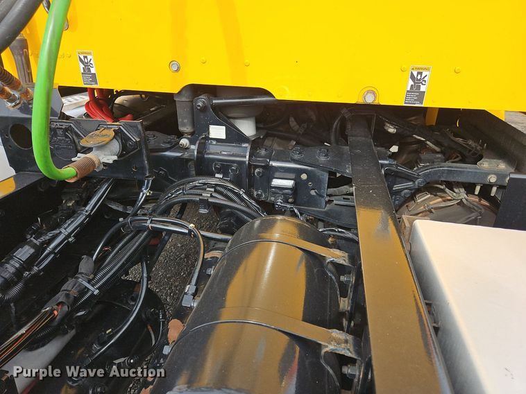 image for item NZ9135 2019 Kenworth  T680 semi truck