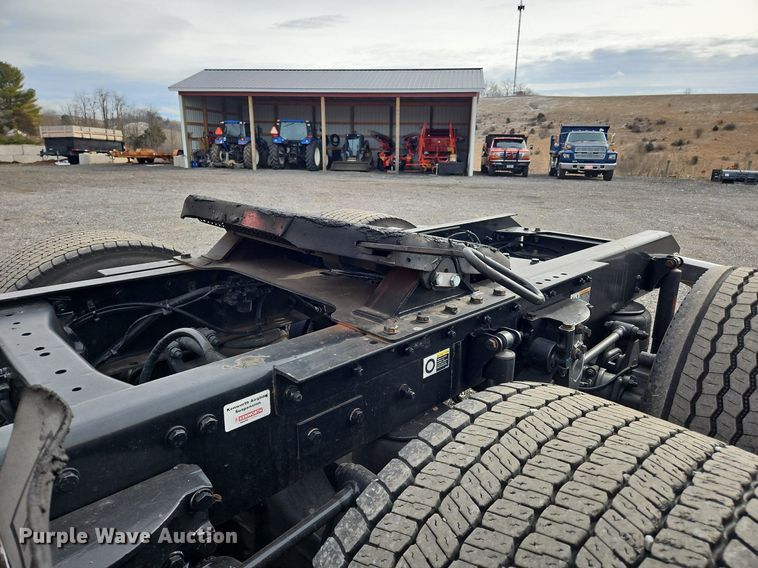 image for item NZ9135 2019 Kenworth  T680 semi truck