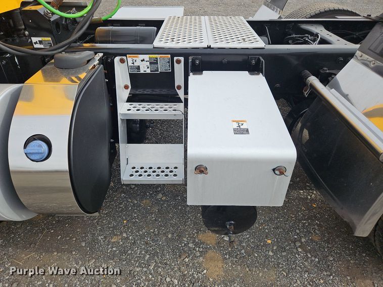 image for item NZ9135 2019 Kenworth  T680 semi truck