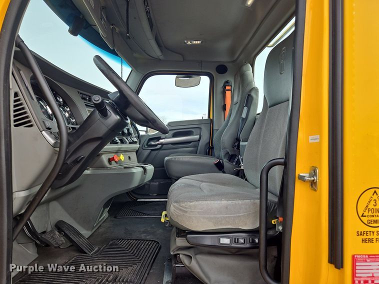 image for item NZ9135 2019 Kenworth  T680 semi truck