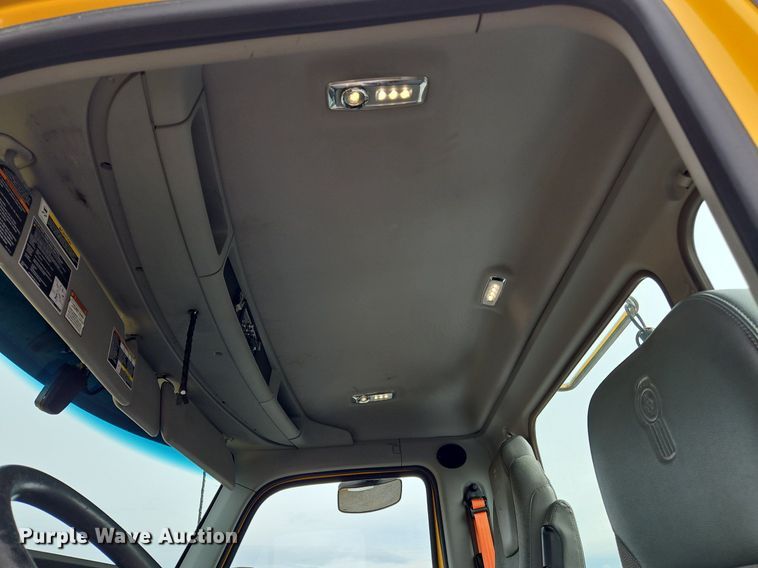 image for item NZ9135 2019 Kenworth  T680 semi truck