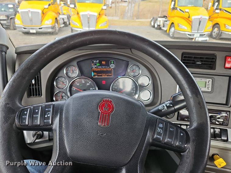 image for item NZ9135 2019 Kenworth  T680 semi truck