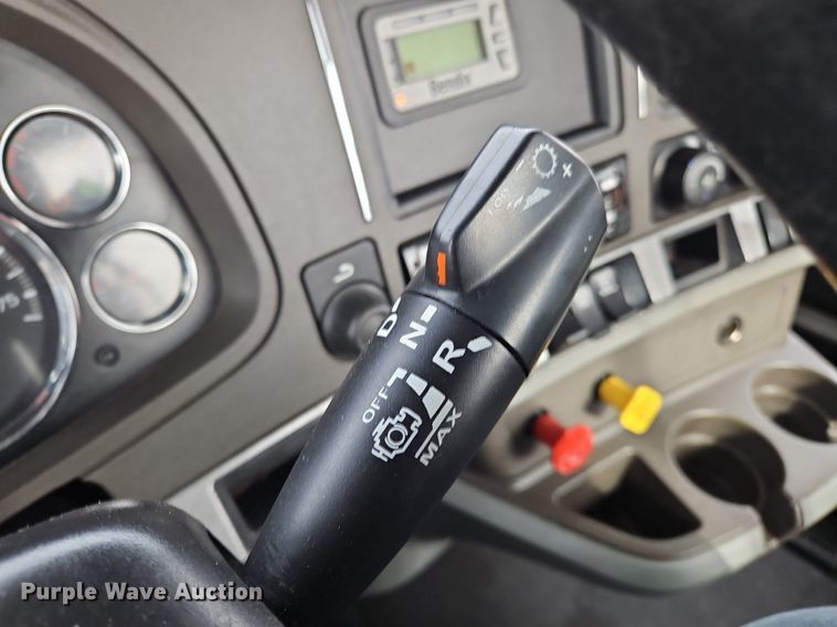 image for item NZ9135 2019 Kenworth  T680 semi truck