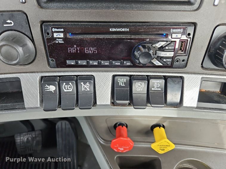 image for item NZ9135 2019 Kenworth  T680 semi truck