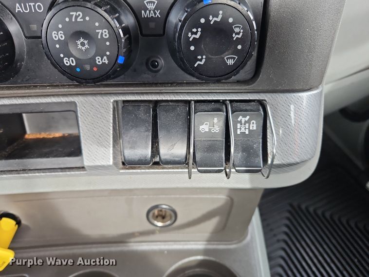 image for item NZ9135 2019 Kenworth  T680 semi truck