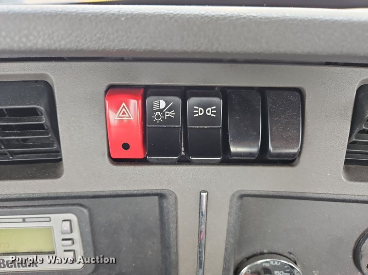 image for item NZ9135 2019 Kenworth  T680 semi truck