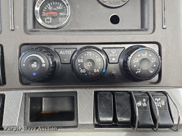 image for item NZ9135 2019 Kenworth  T680 semi truck