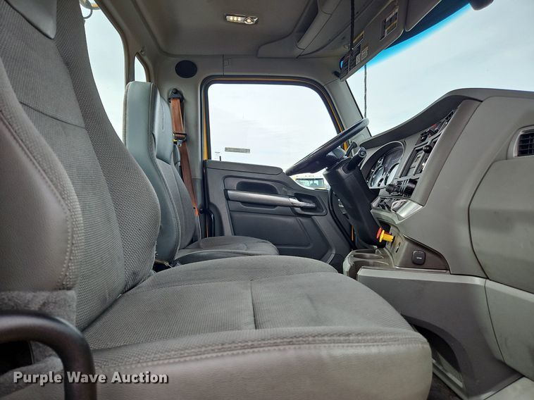 image for item NZ9135 2019 Kenworth  T680 semi truck