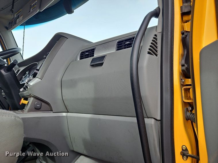 image for item NZ9135 2019 Kenworth  T680 semi truck