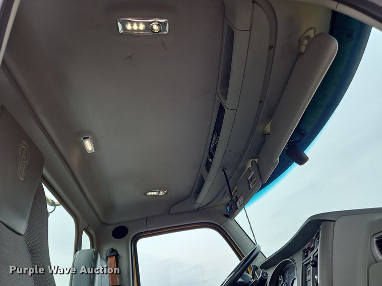 image for item NZ9135 2019 Kenworth  T680 semi truck