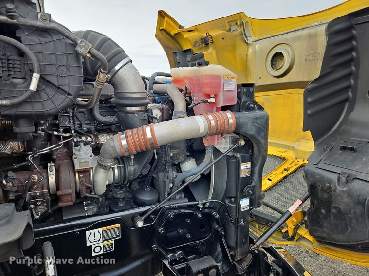 image for item NZ9135 2019 Kenworth  T680 semi truck