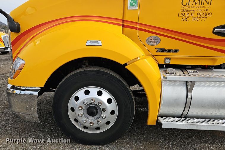 image for item NZ9135 2019 Kenworth  T680 semi truck