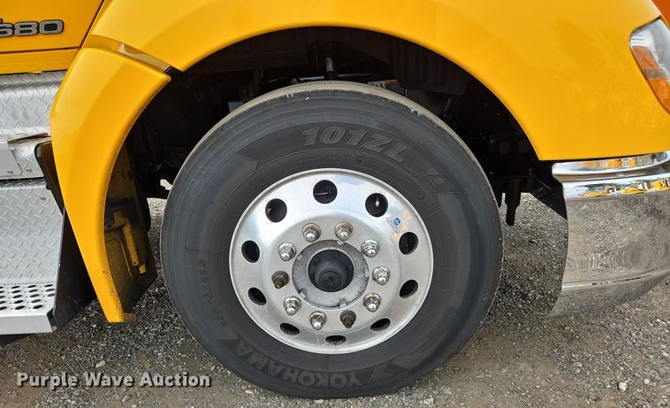 image for item NZ9135 2019 Kenworth  T680 semi truck