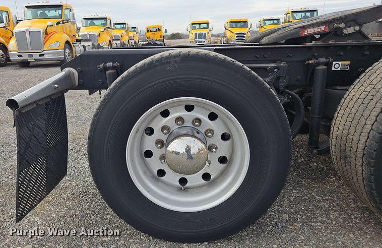 image for item NZ9135 2019 Kenworth  T680 semi truck