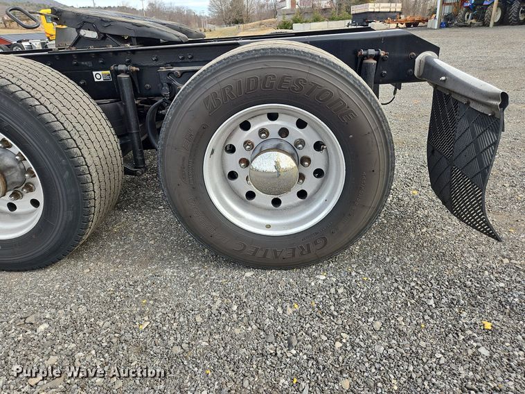 image for item NZ9135 2019 Kenworth  T680 semi truck