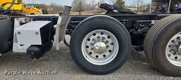 image for item NZ9135 2019 Kenworth  T680 semi truck