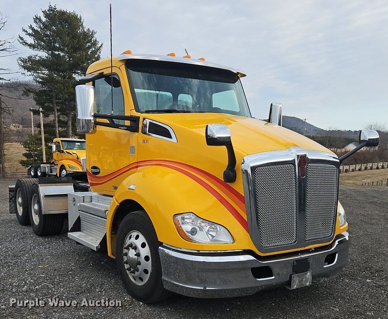 image for item NZ9137 2020 Kenworth  T680 semi truck