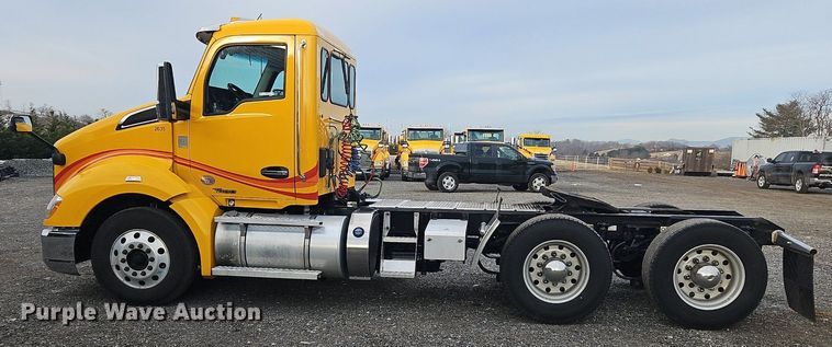 image for item NZ9137 2020 Kenworth  T680 semi truck