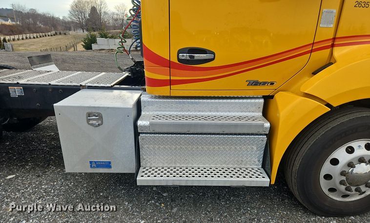 image for item NZ9137 2020 Kenworth  T680 semi truck