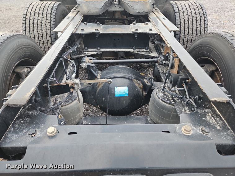 image for item NZ9137 2020 Kenworth  T680 semi truck