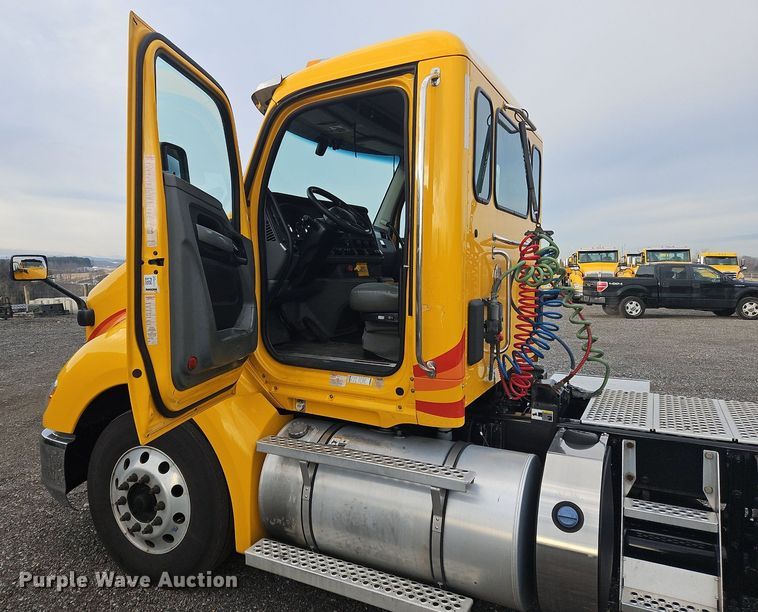 image for item NZ9137 2020 Kenworth  T680 semi truck