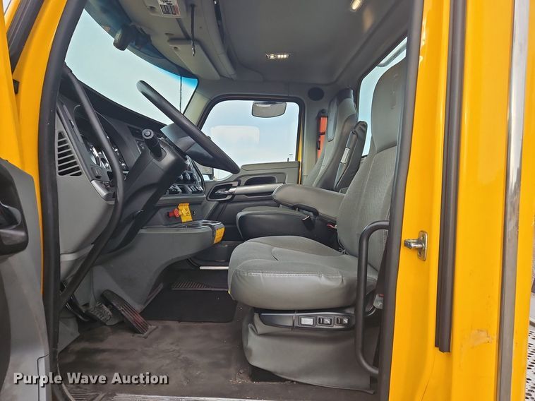 image for item NZ9137 2020 Kenworth  T680 semi truck