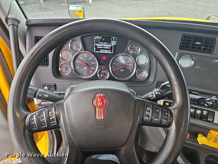 image for item NZ9137 2020 Kenworth  T680 semi truck