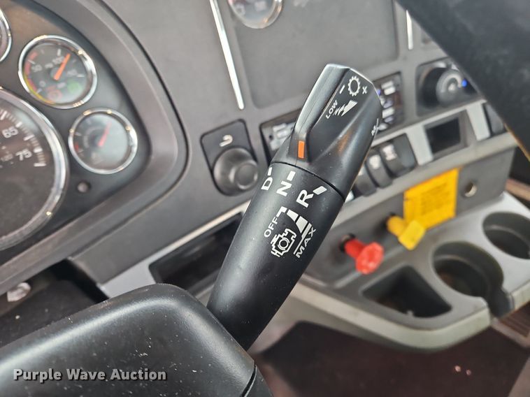 image for item NZ9137 2020 Kenworth  T680 semi truck