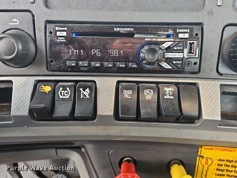 image for item NZ9137 2020 Kenworth  T680 semi truck