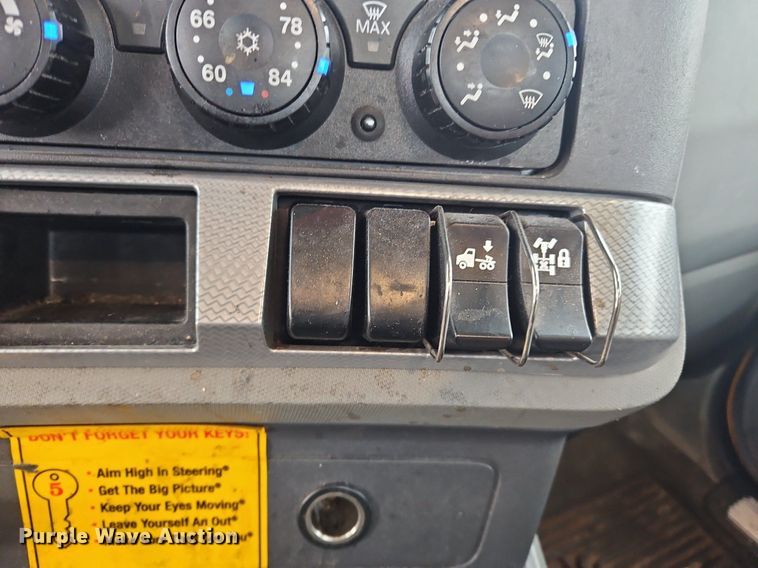 image for item NZ9137 2020 Kenworth  T680 semi truck