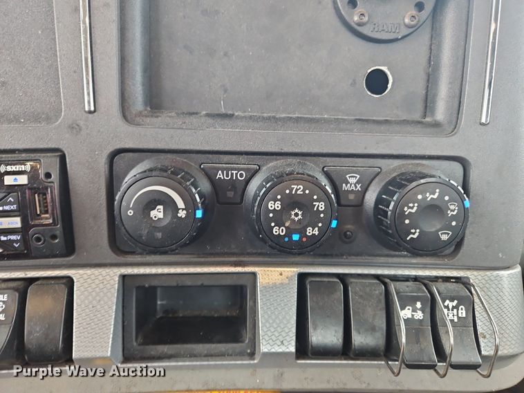 image for item NZ9137 2020 Kenworth  T680 semi truck