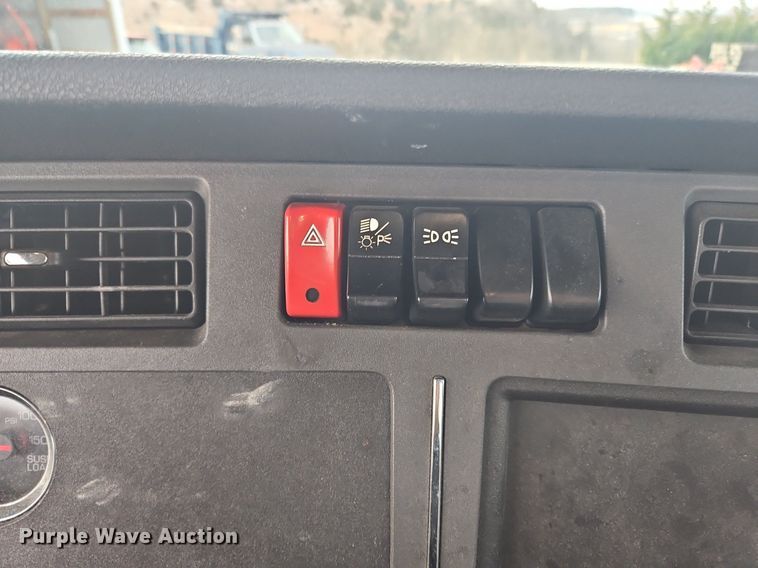 image for item NZ9137 2020 Kenworth  T680 semi truck