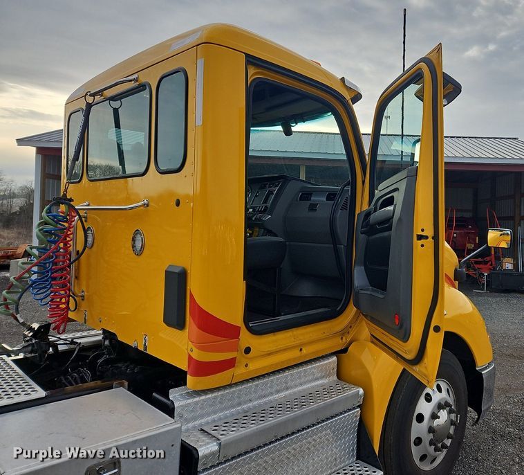 image for item NZ9137 2020 Kenworth  T680 semi truck