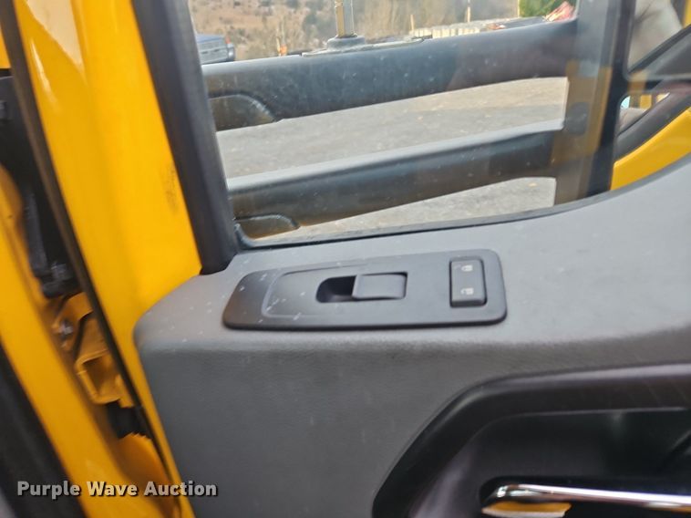 image for item NZ9137 2020 Kenworth  T680 semi truck