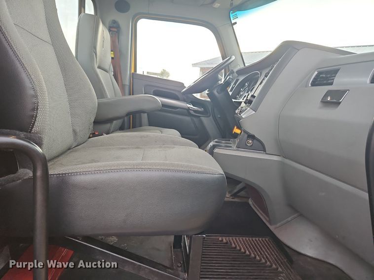 image for item NZ9137 2020 Kenworth  T680 semi truck